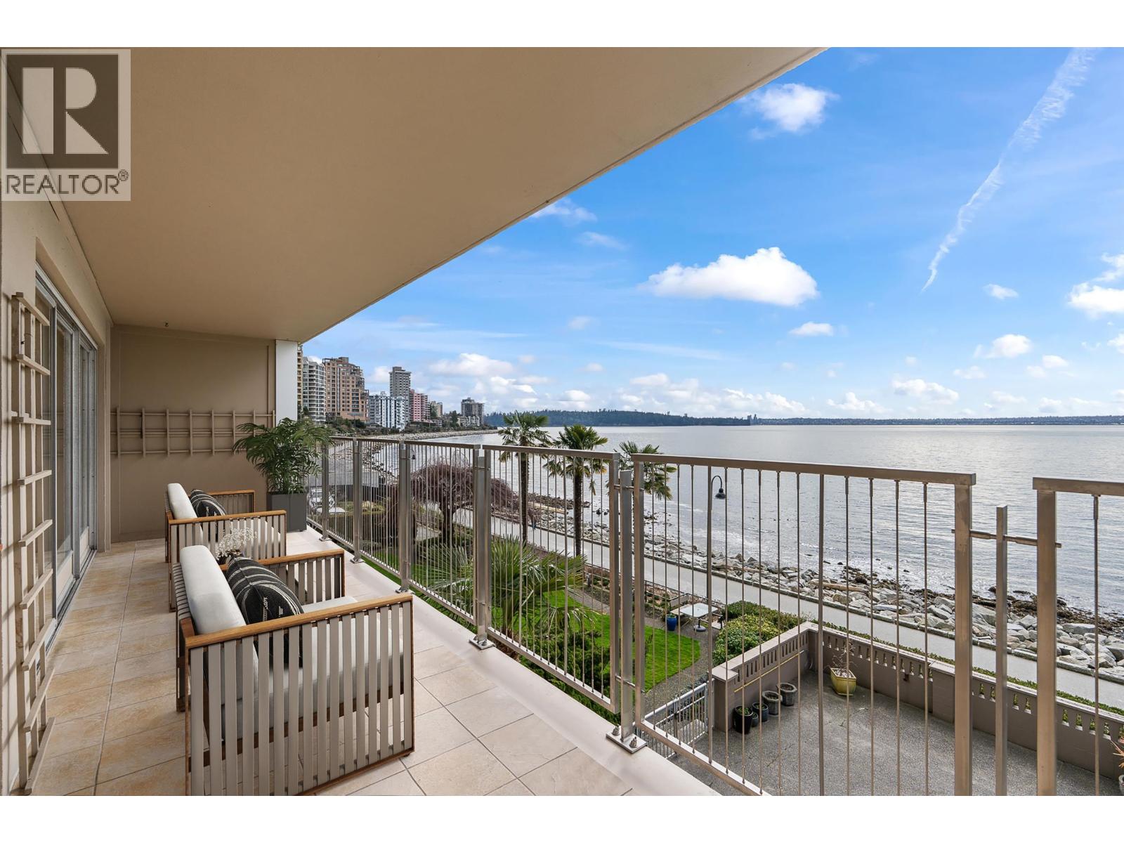 203 150 24TH STREET, West Vancouver