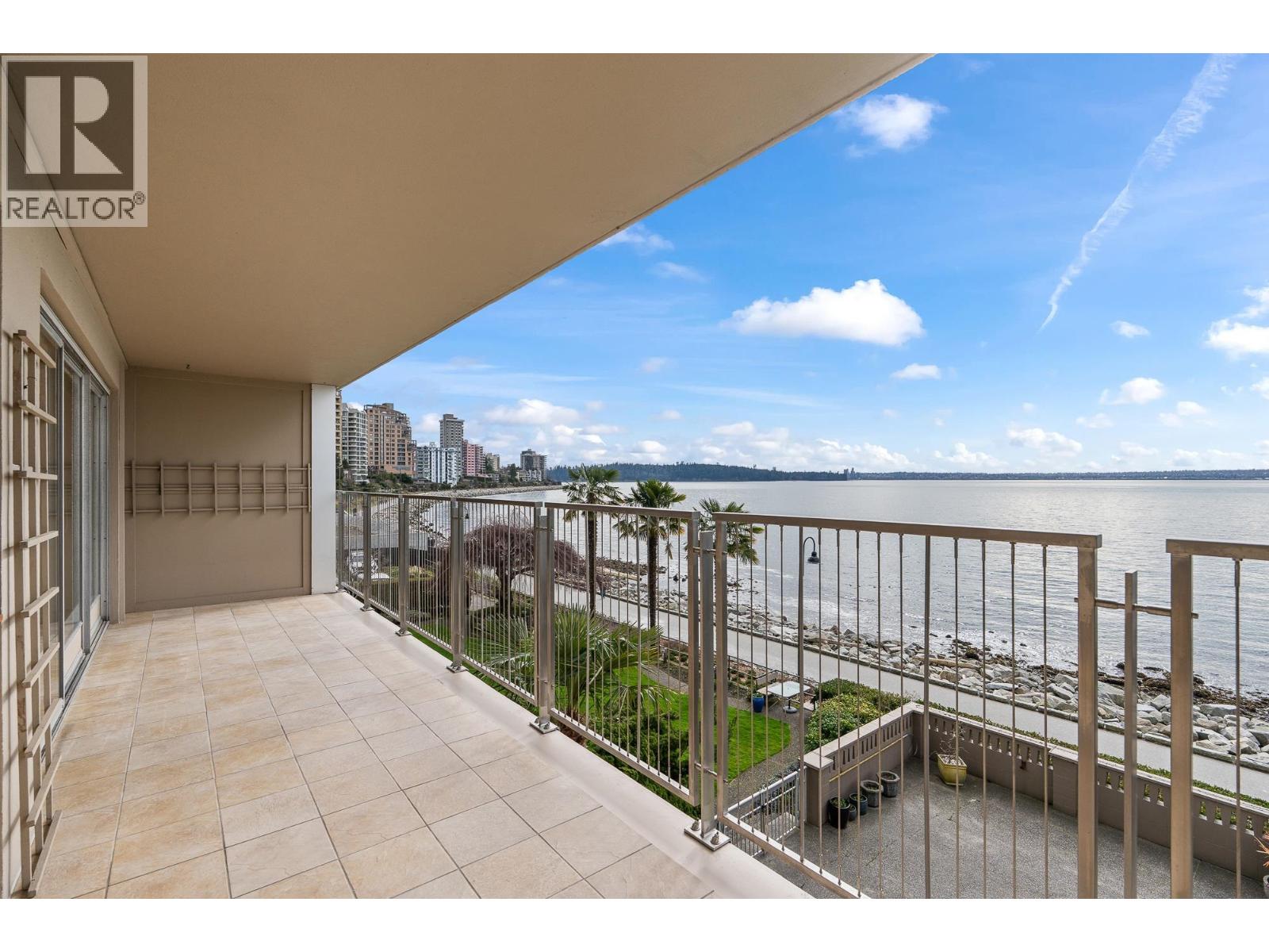 203 150 24TH STREET, West Vancouver