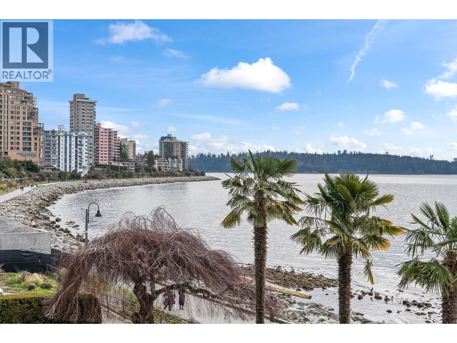 203 150 24TH STREET, West Vancouver