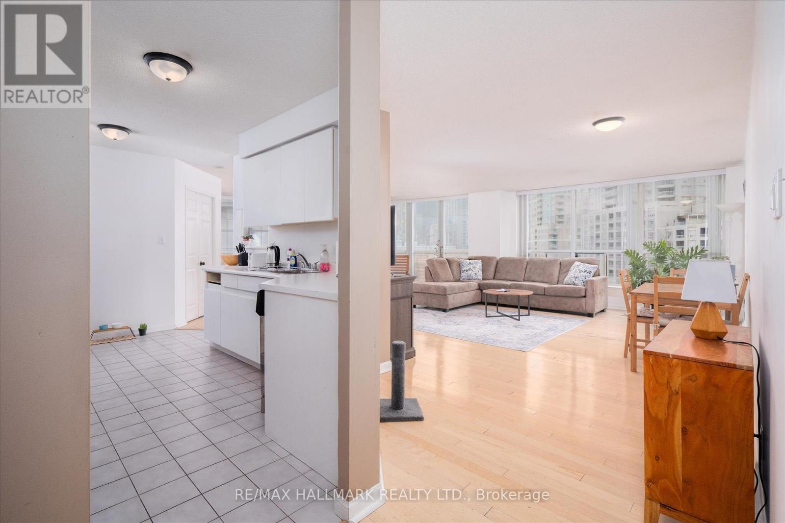 613 - 24 WELLESLEY STREET W - Photo 5 of 30, Toronto (Bay Street Corridor), Ontario