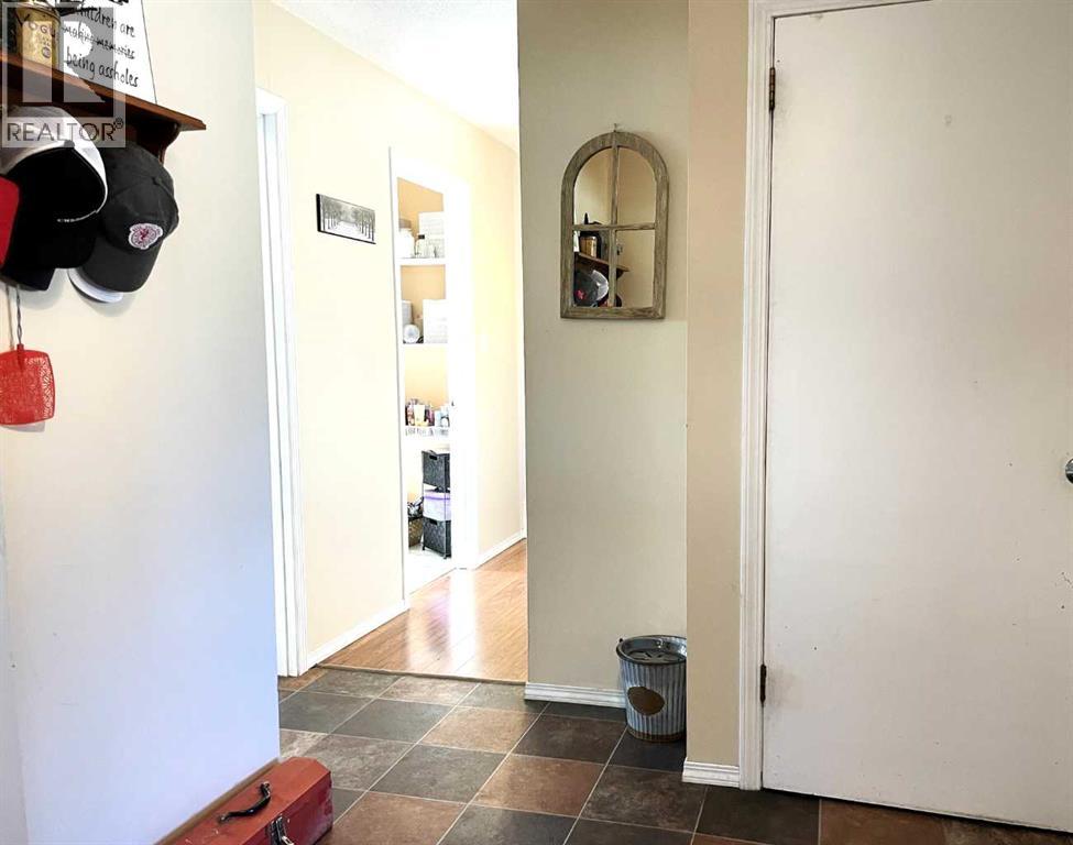 10409 115 Street - Photo 4 of 50, Fairview, Alberta