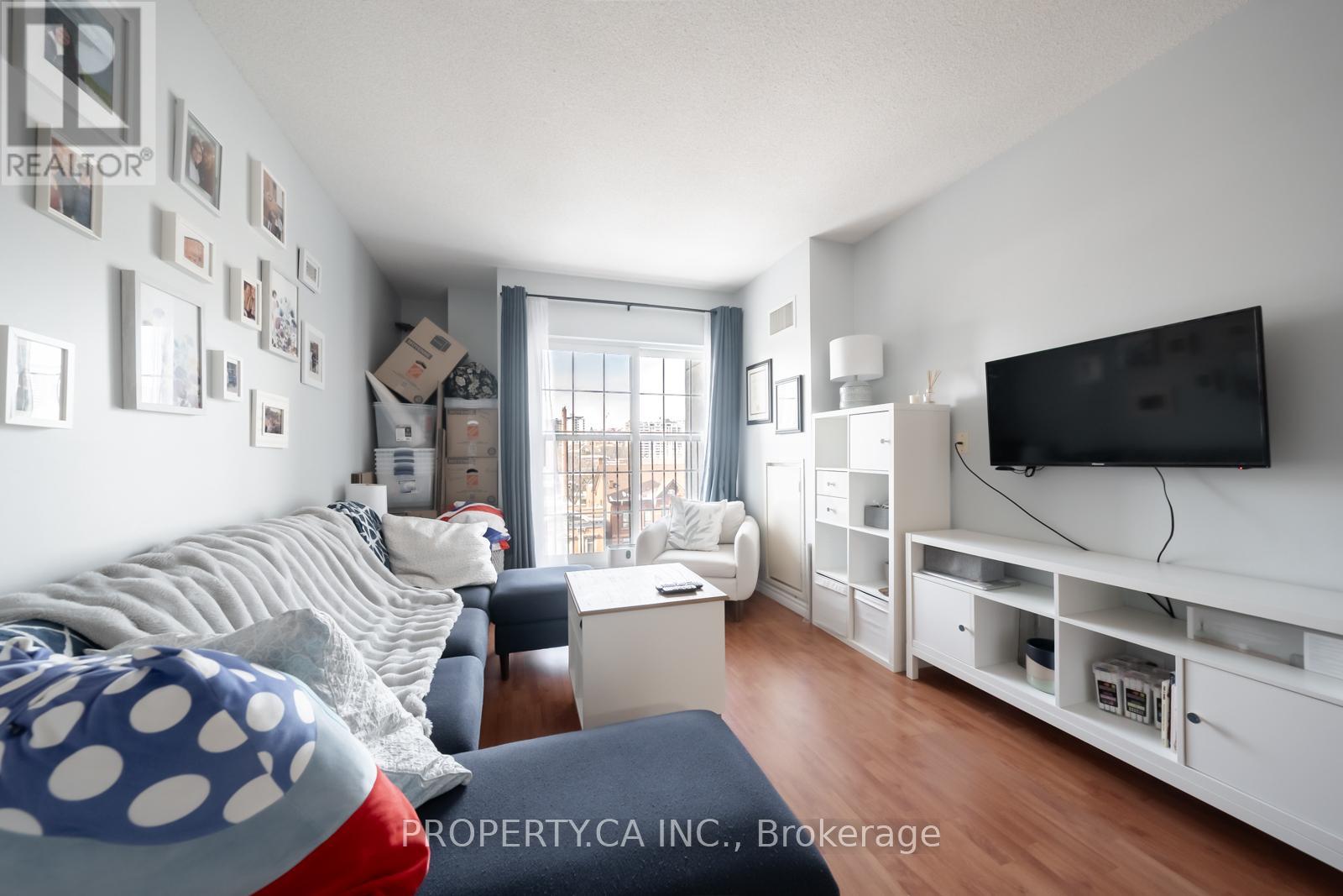 135 James Unit 605 photo 3