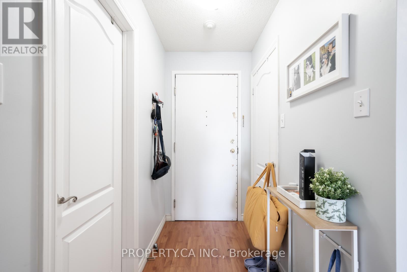 135 James Unit 605 photo 4