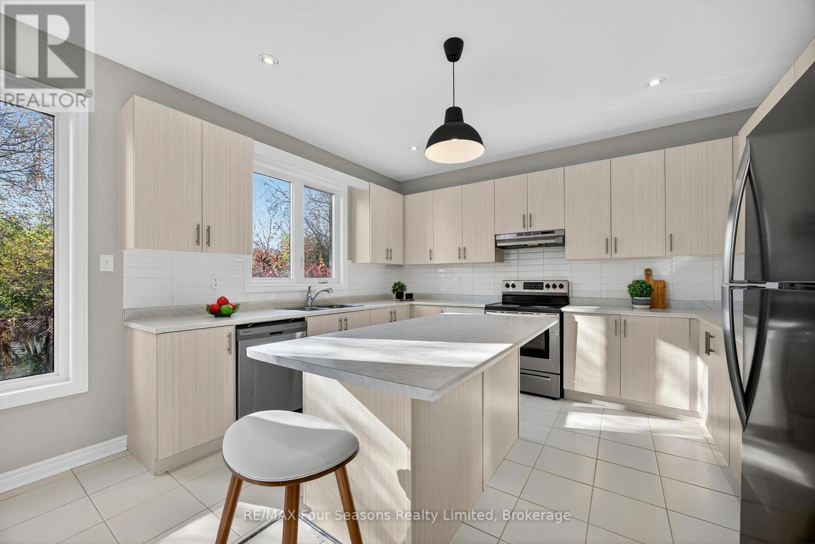 62 KIRBY AVENUE - Photo 5 of 41, Collingwood, Ontario