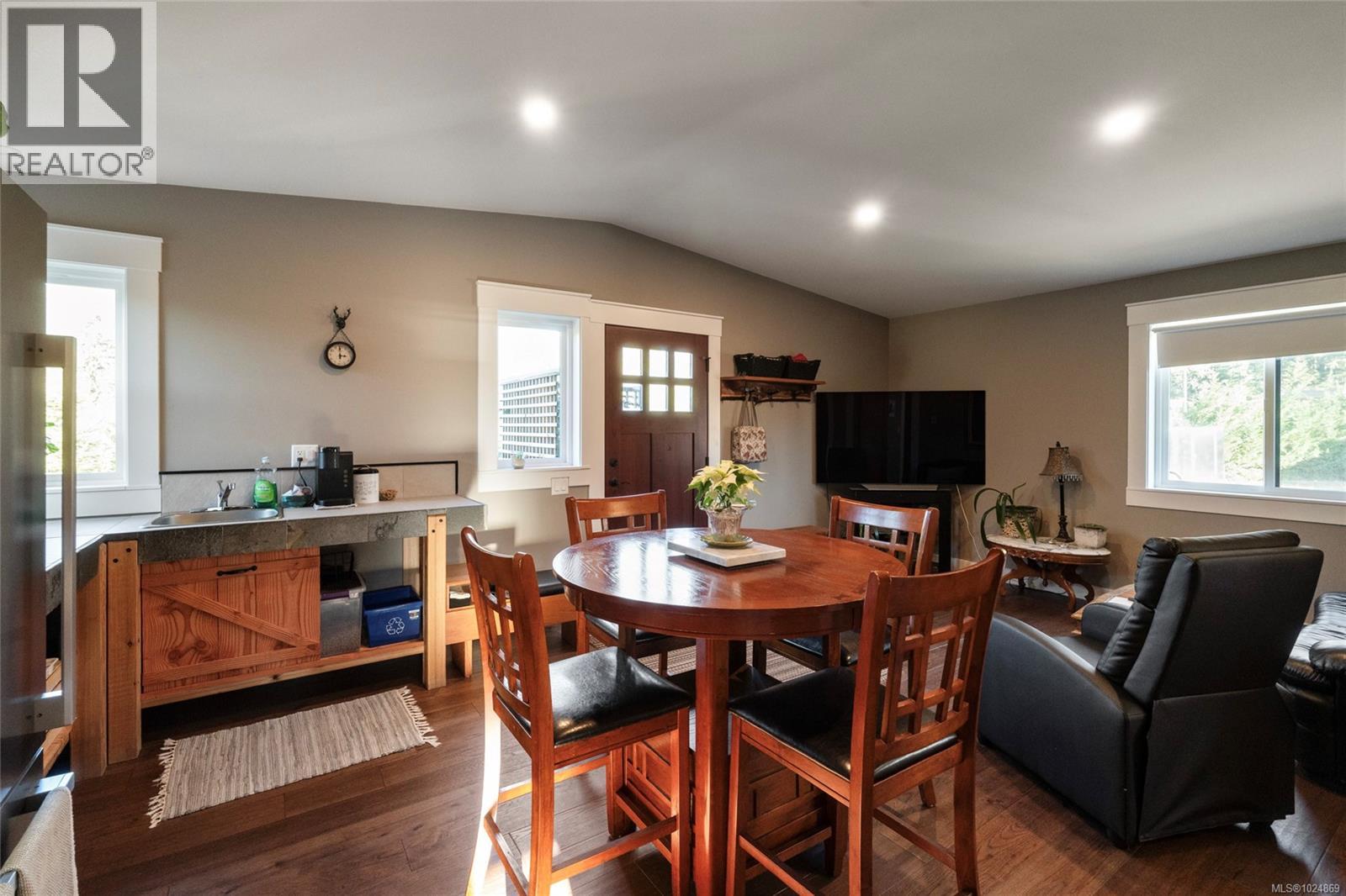 7343 LAKEFRONT PL - 84