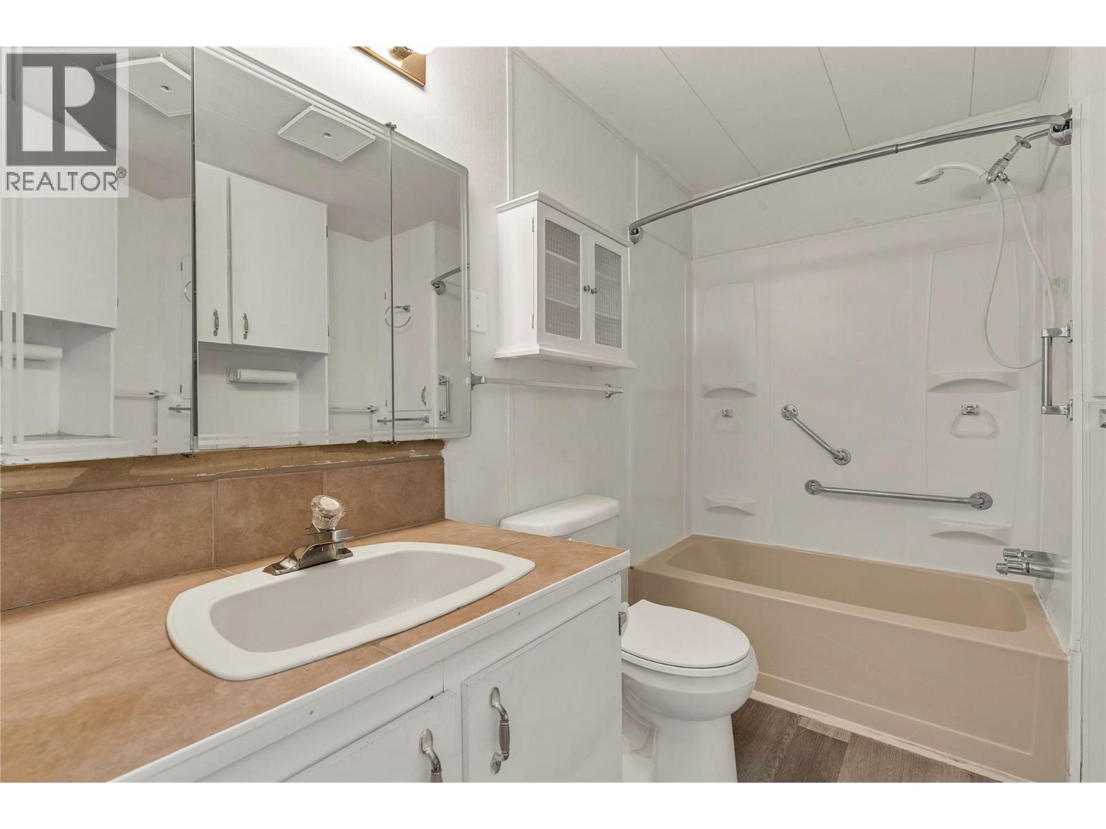 101 98 Okanagan Avenue East, Penticton