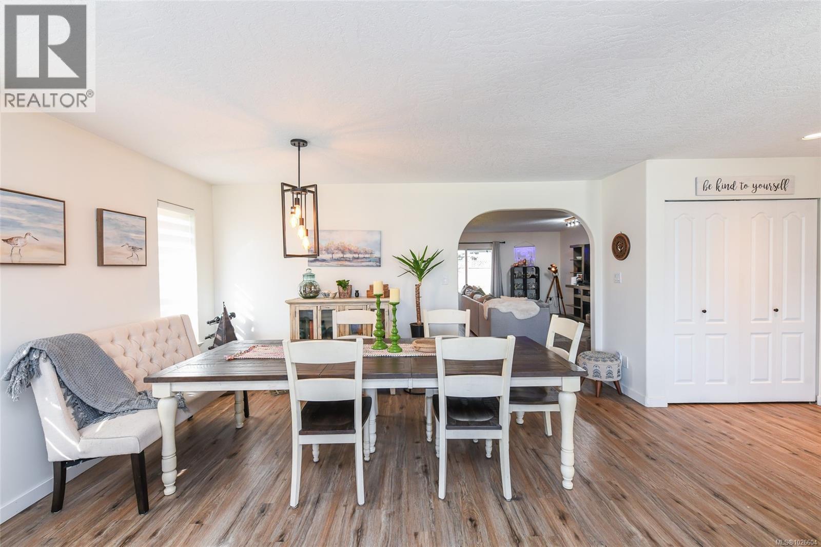 937 Malahat Dr, Courtenay