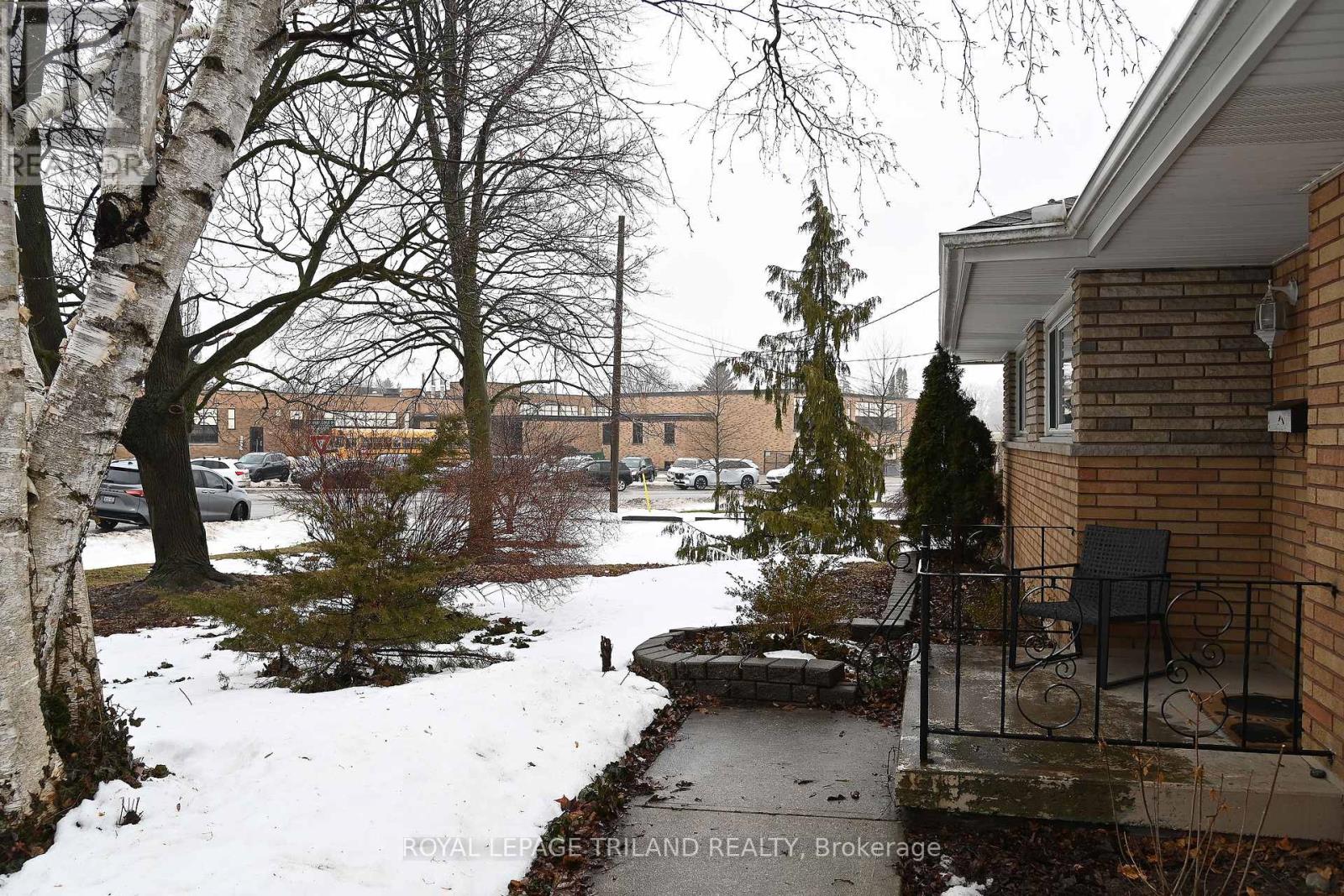 12 MOUNTSFIELD DRIVE - Photo 3 of 23, London South (South G), Ontario