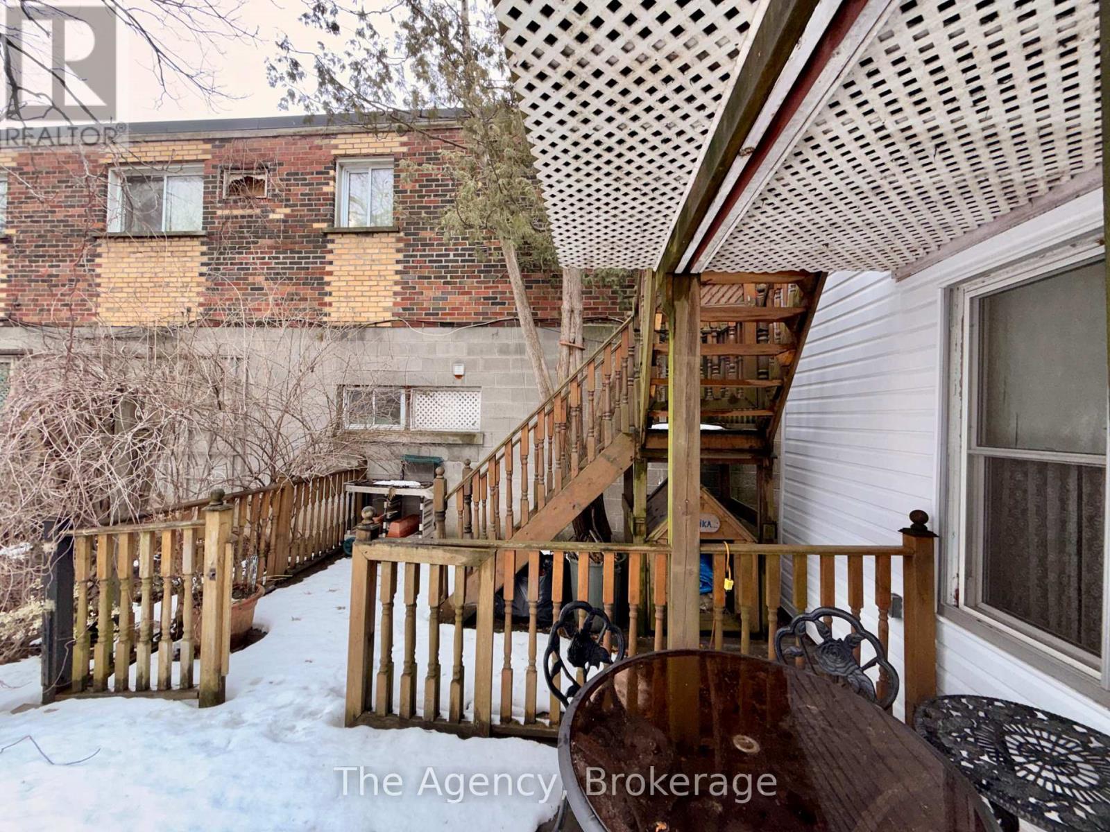 484 East Main photo 3