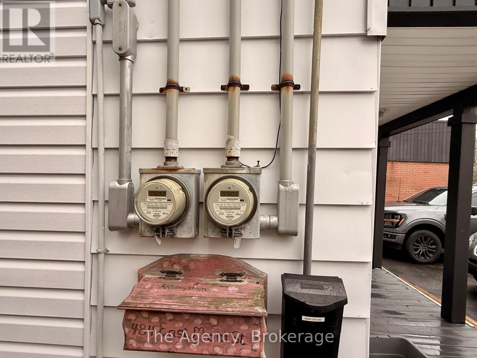 484 East Main photo 5