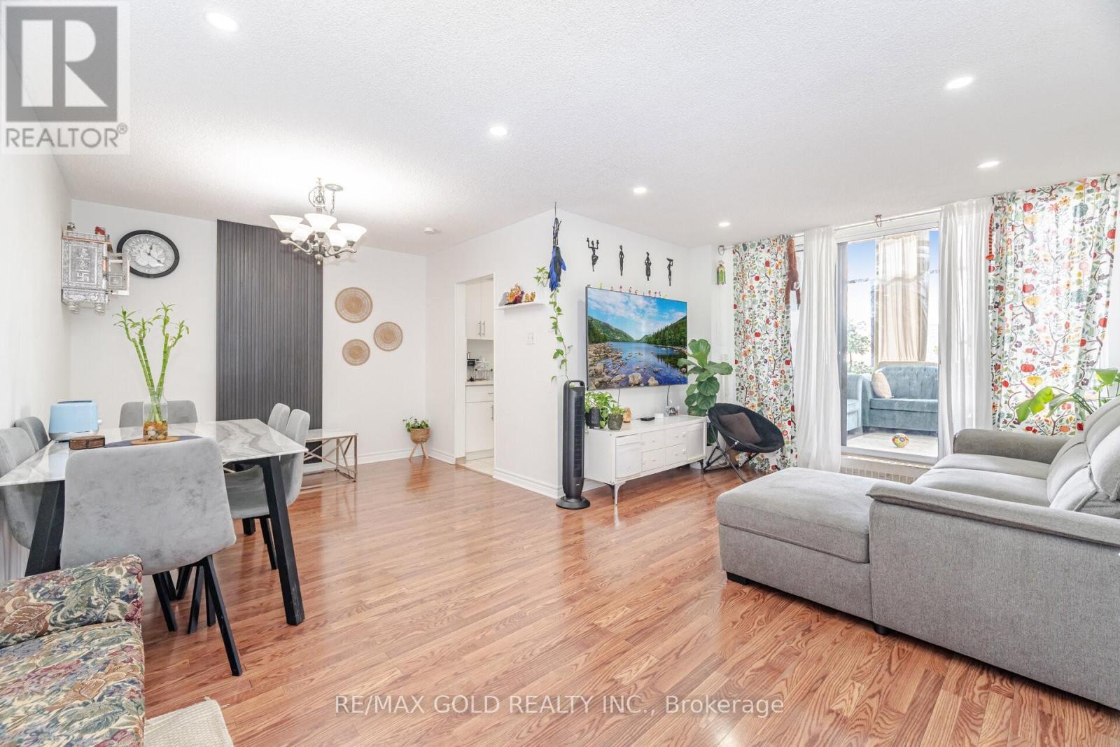 1615 Bloor Unit 1203 photo 5