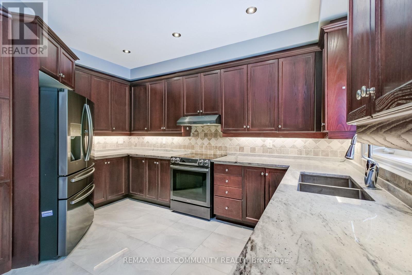 88 CASTELLI COURT - 11