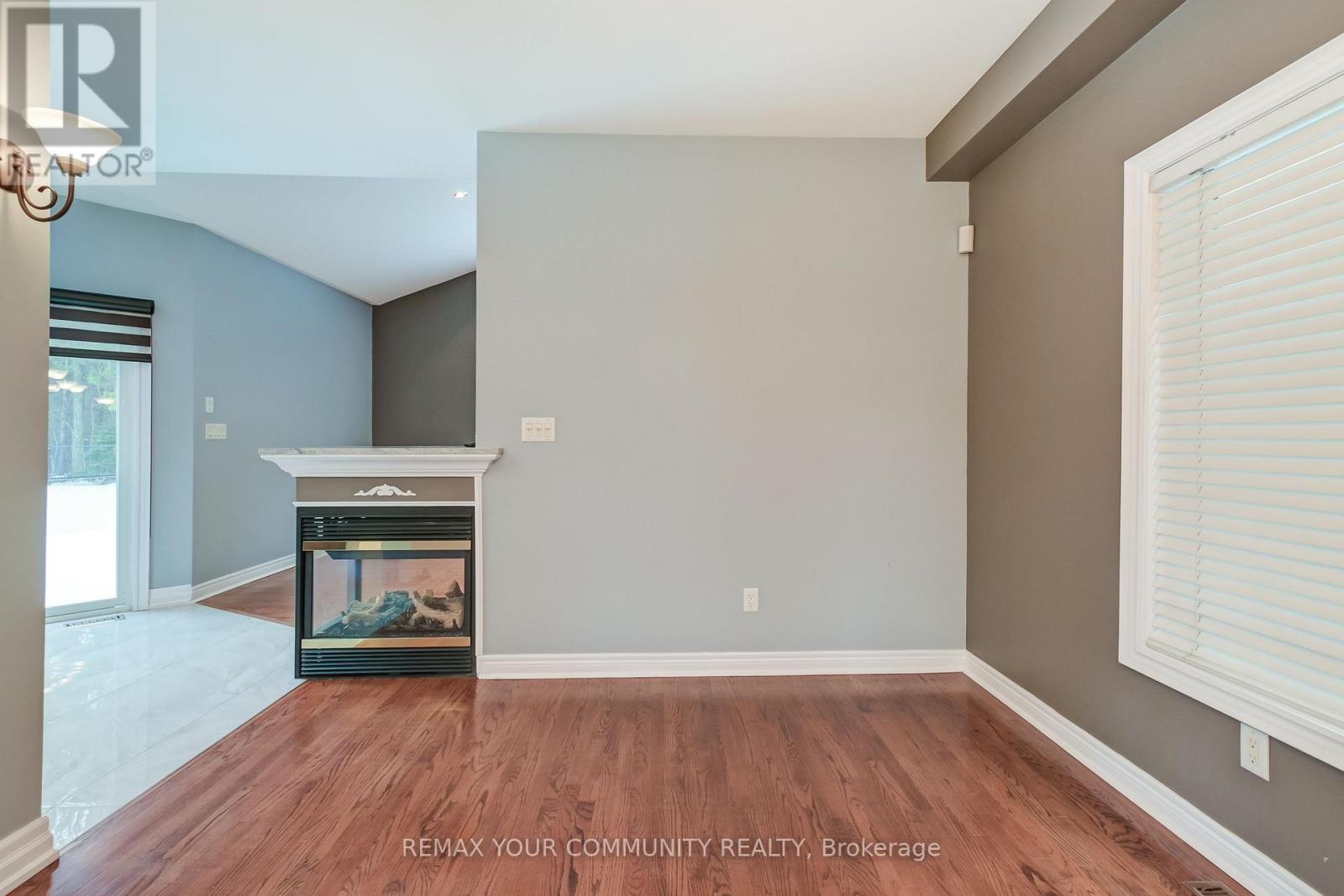 88 CASTELLI COURT - 8