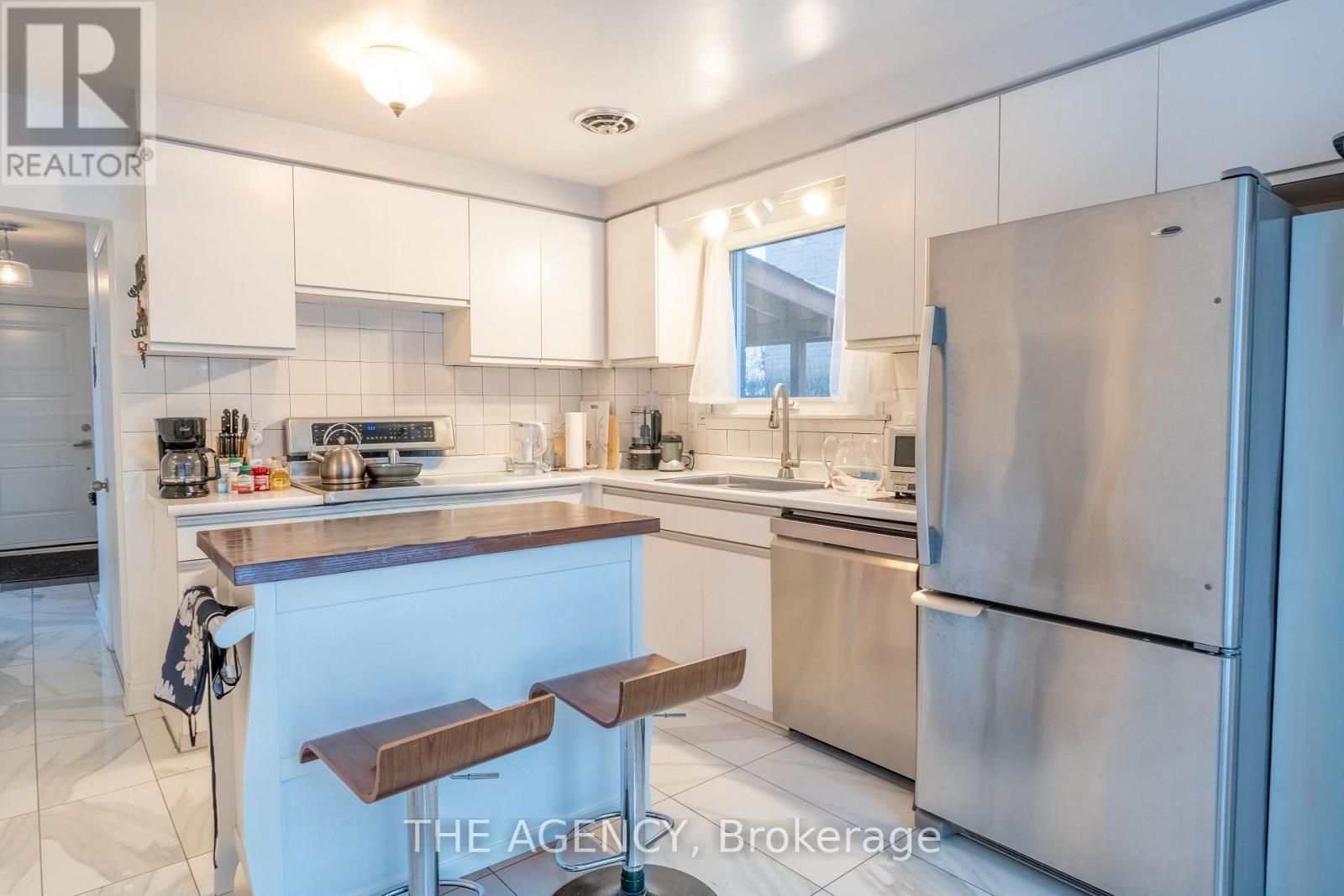 65 Cloverdale photo 3