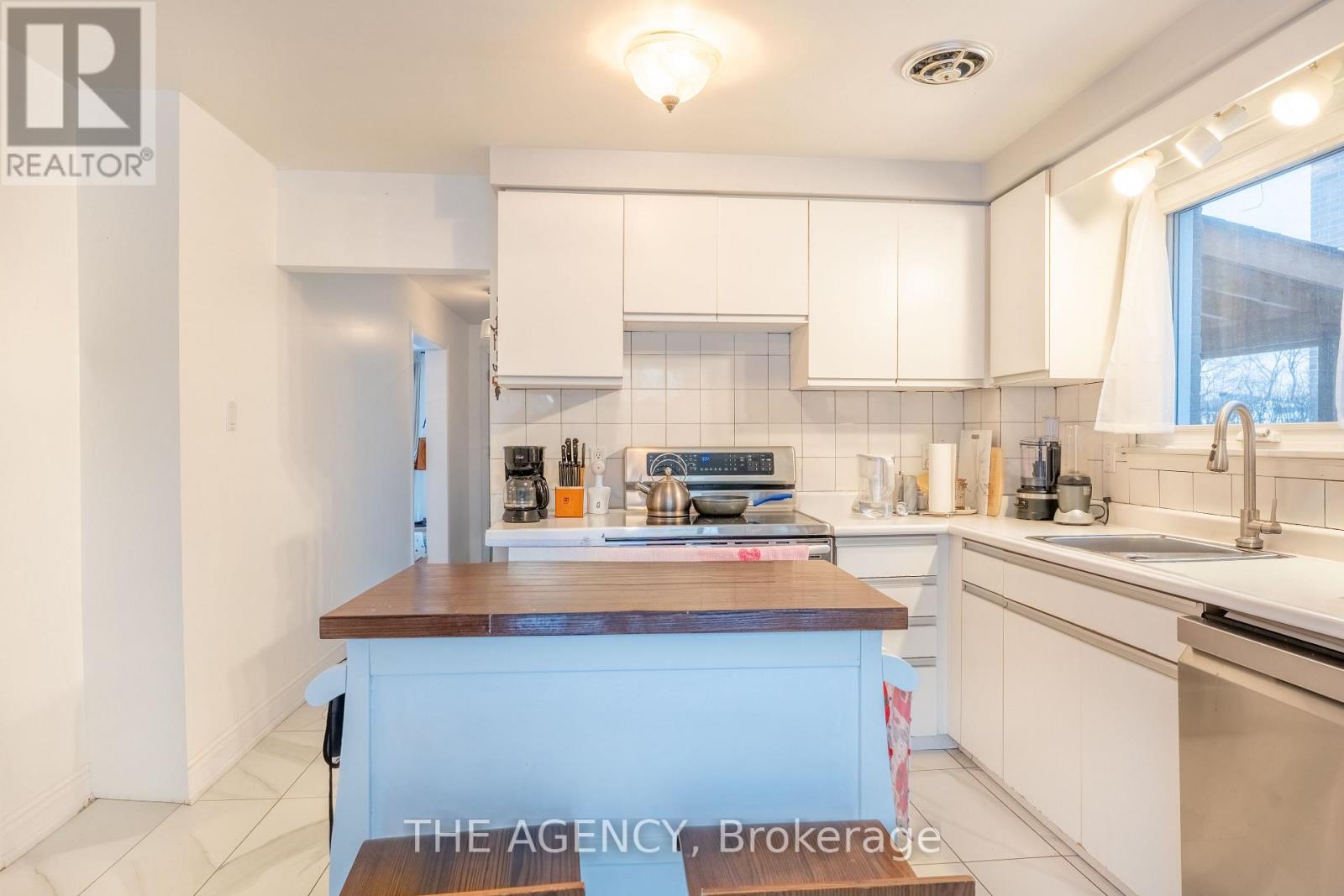 65 Cloverdale photo 4