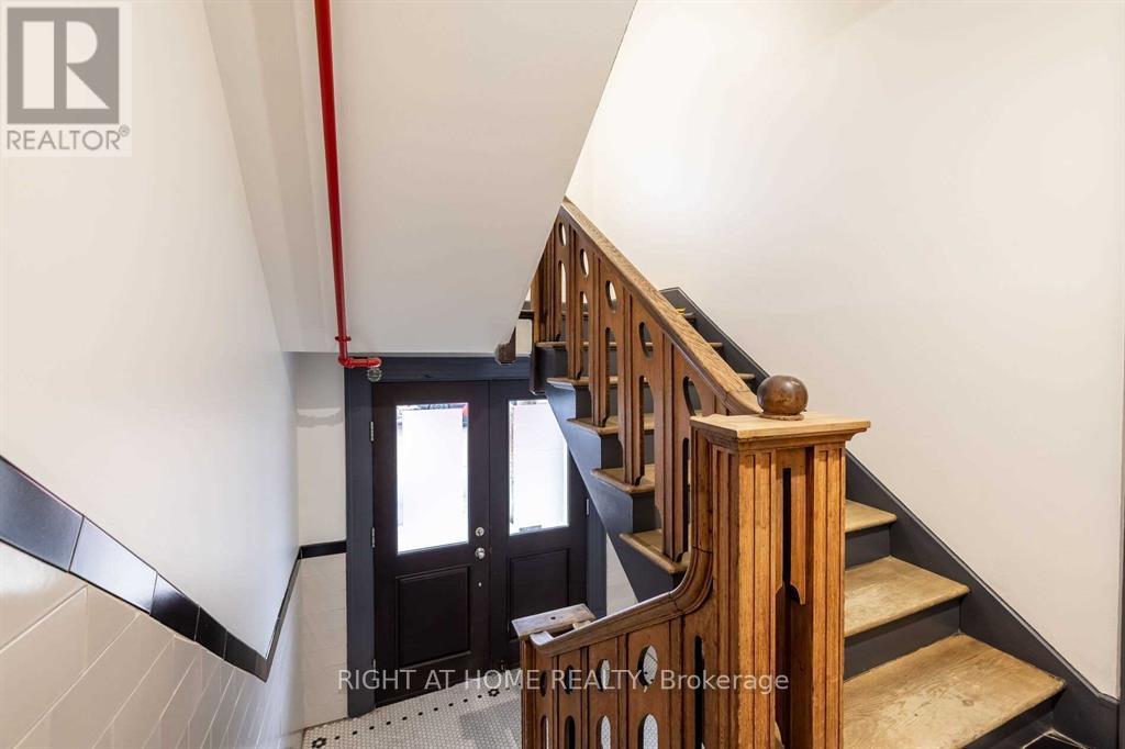 1 - 82 RONCESVALLES AVENUE - Photo 2 of 11, Toronto (Roncesvalles), Ontario