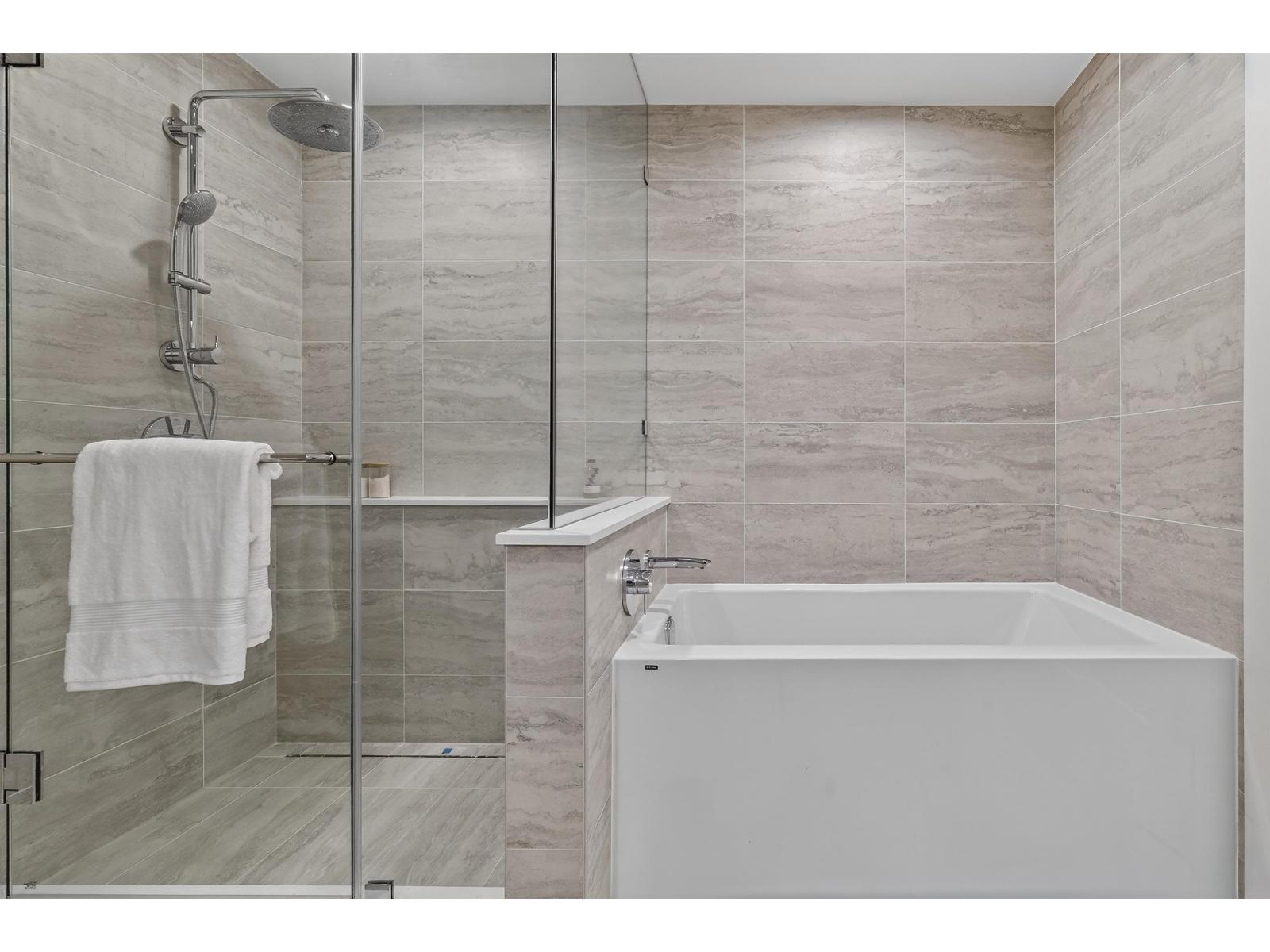 415 1526 FINLAY STREET, White Rock