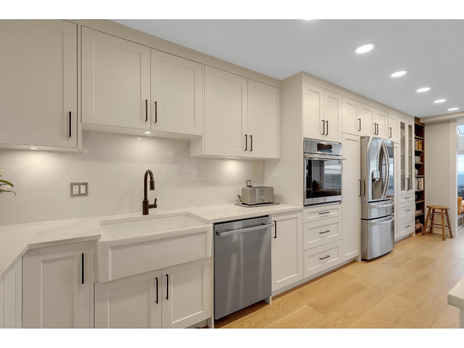 204 15165 MARINE DRIVE, White Rock