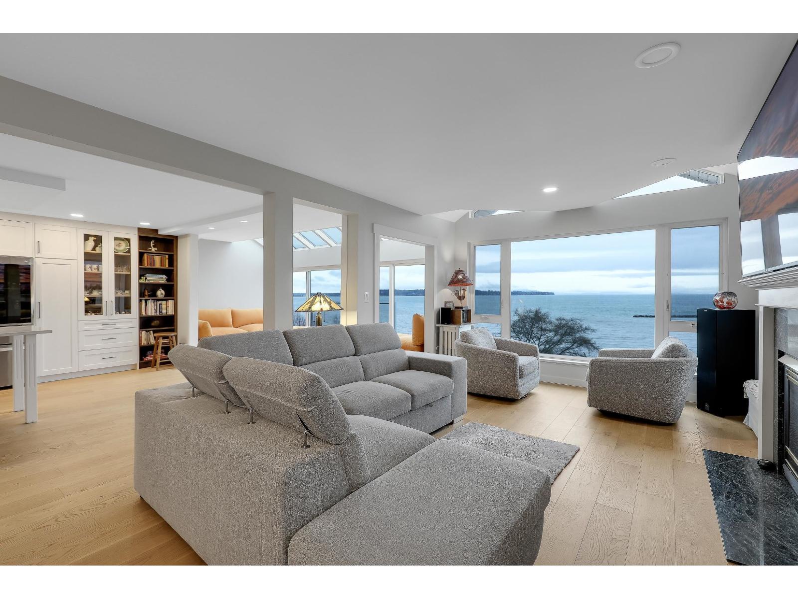 204 15165 MARINE DRIVE, White Rock