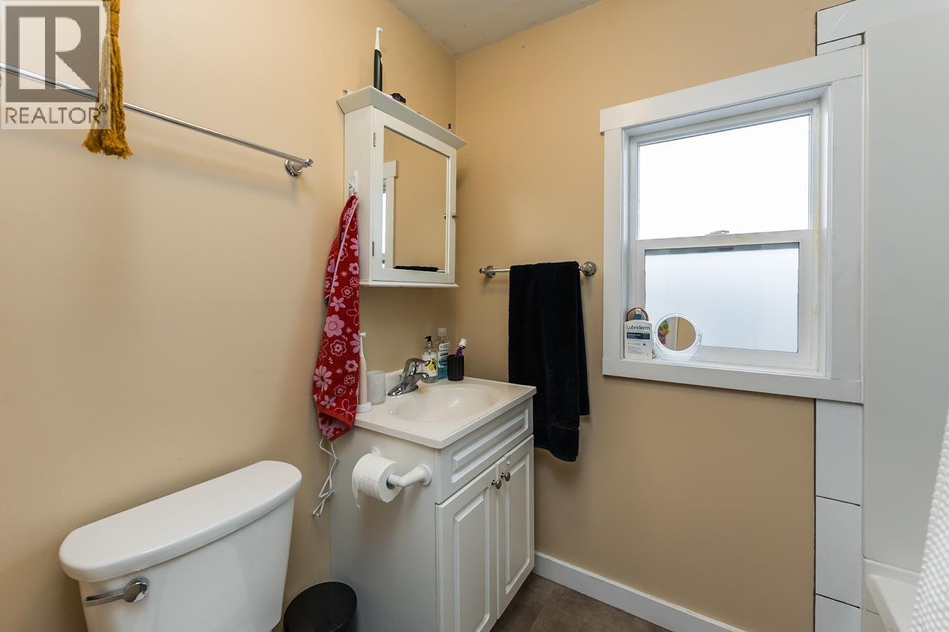 2020 ROSS CRESCENT - 16