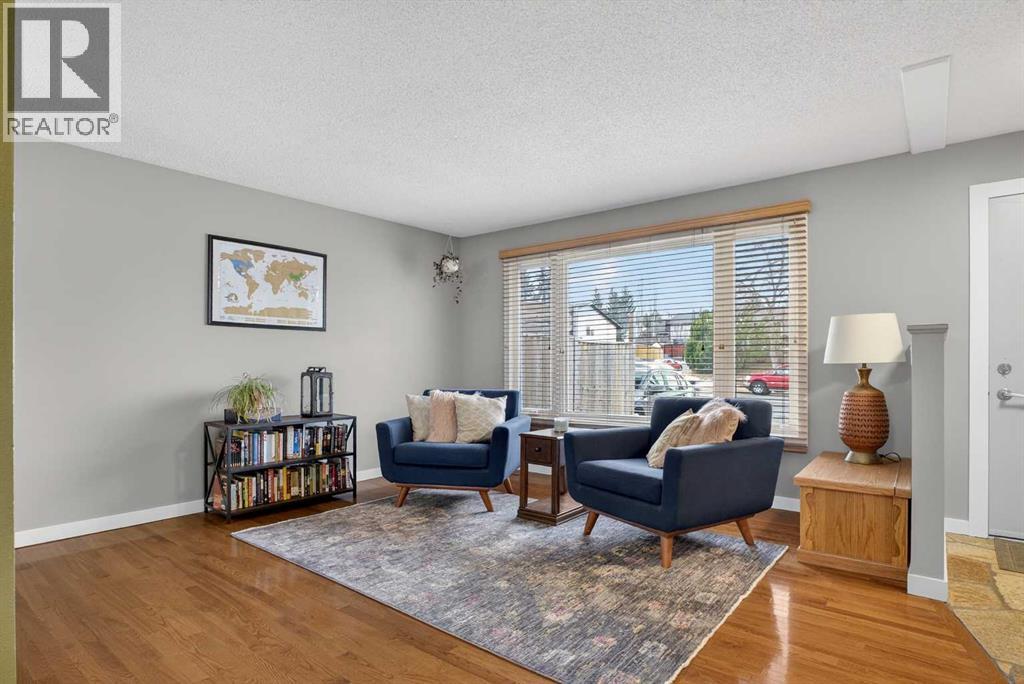 1480 Berkley Drive NW - Photo 2 of 39, Calgary, Alberta