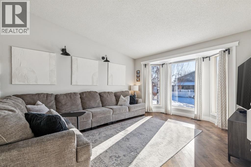 Single Family House Bi-level for Sale in  Riverglen Way SE Riverbend Calgary 