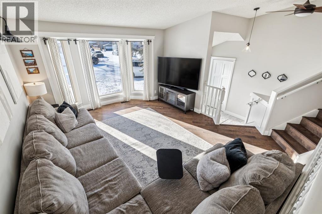 Single Family House Bi-level for Sale in  Riverglen Way SE Riverbend Calgary 