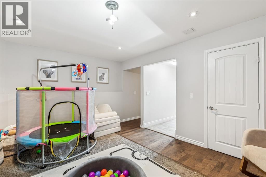 Single Family House Bi-level for Sale in  Riverglen Way SE Riverbend Calgary 