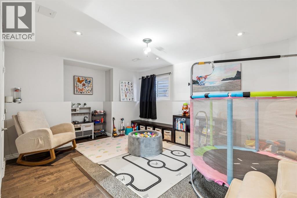 Single Family House Bi-level for Sale in  Riverglen Way SE Riverbend Calgary 