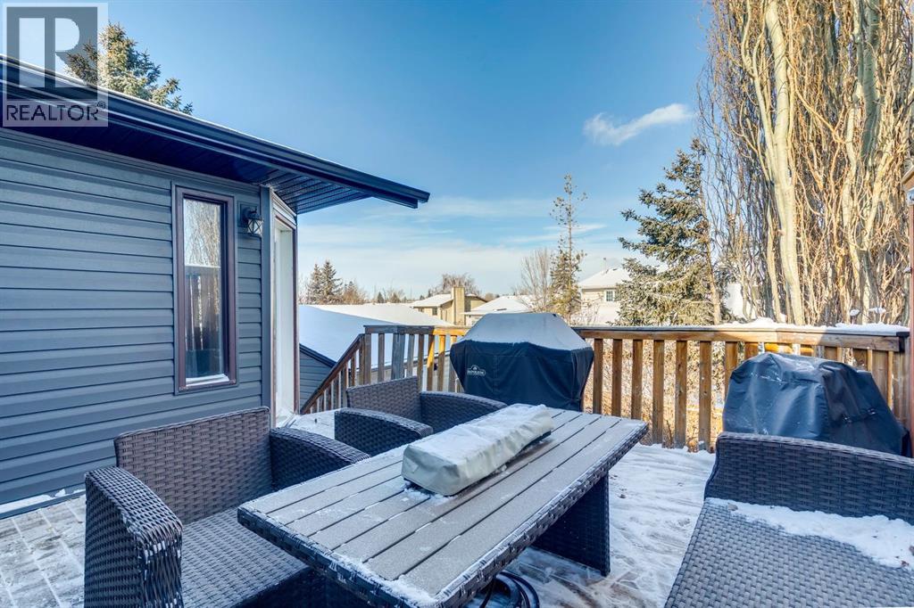 Single Family House Bi-level for Sale in  Riverglen Way SE Riverbend Calgary 