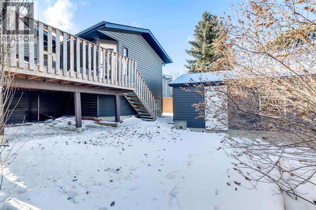 Single Family House Bi-level for Sale in  Riverglen Way SE Riverbend Calgary 