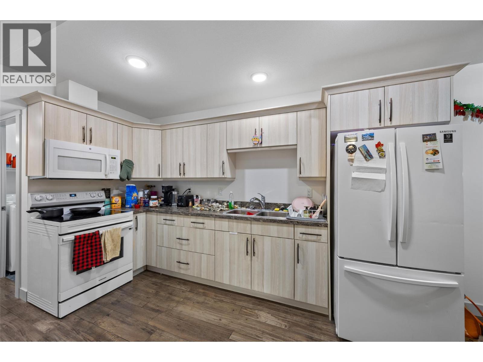 829 Okanagan Avenue - 38
