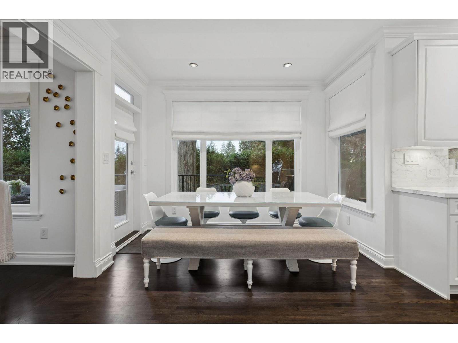 4081 WOODBURY AVENUE, North Vancouver