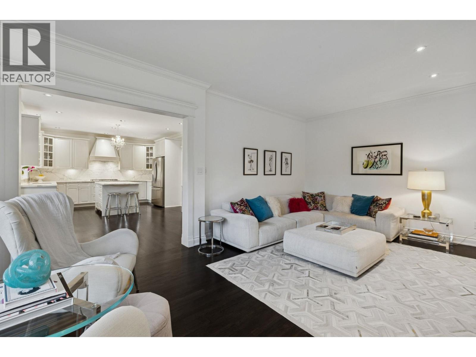 4081 WOODBURY AVENUE, North Vancouver