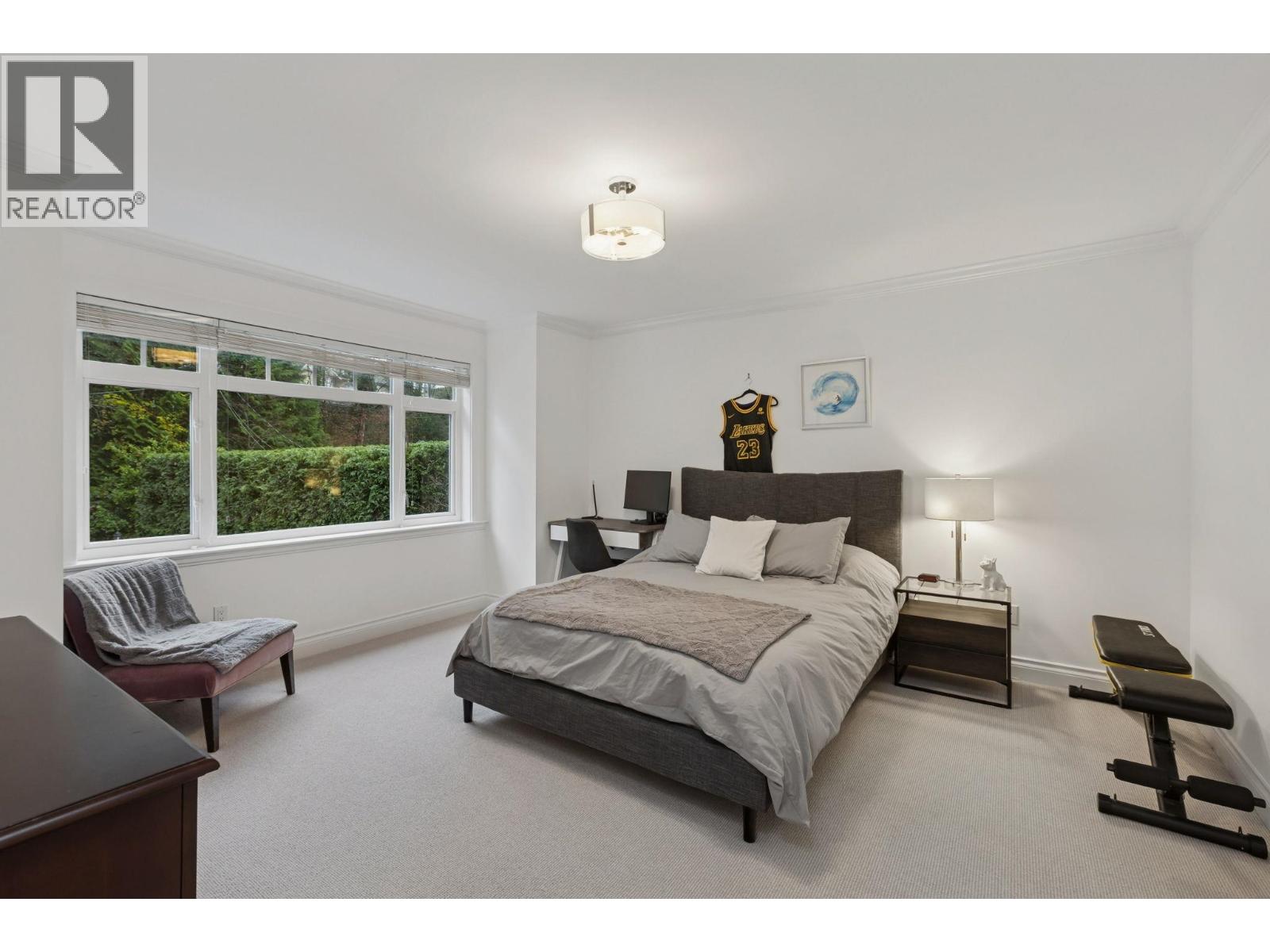 4081 WOODBURY AVENUE, North Vancouver