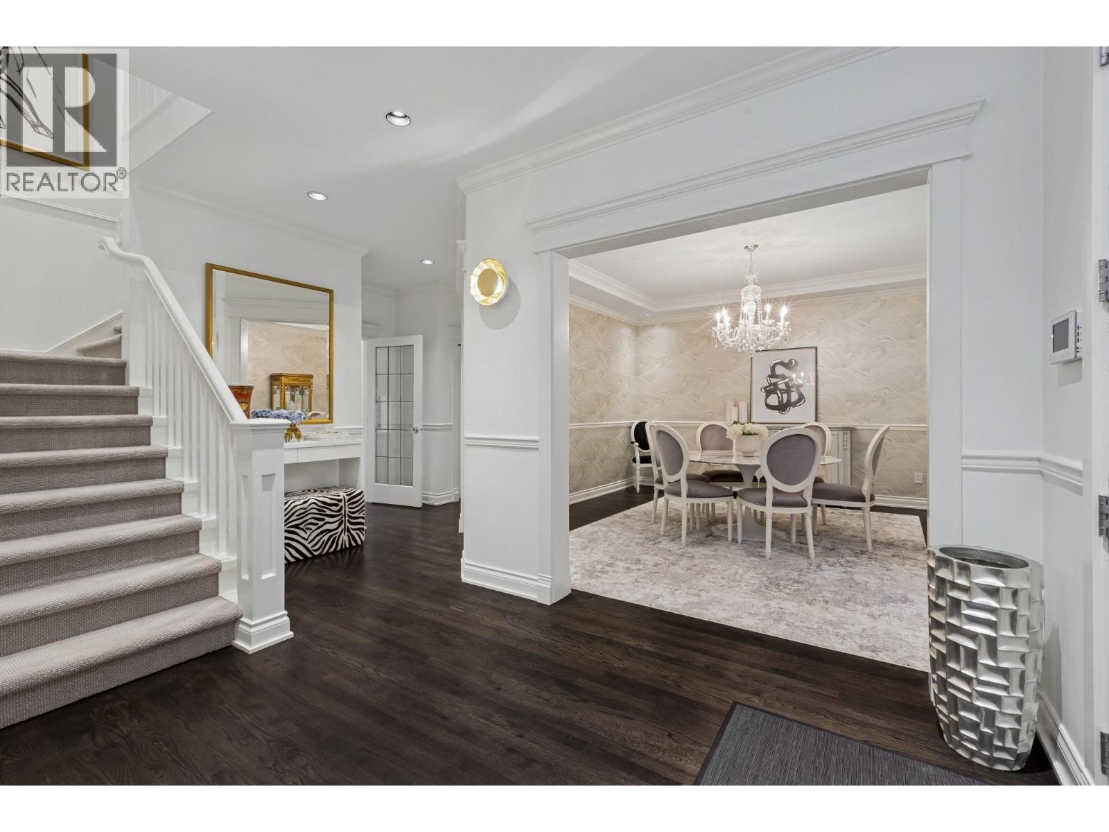 4081 WOODBURY AVENUE, North Vancouver