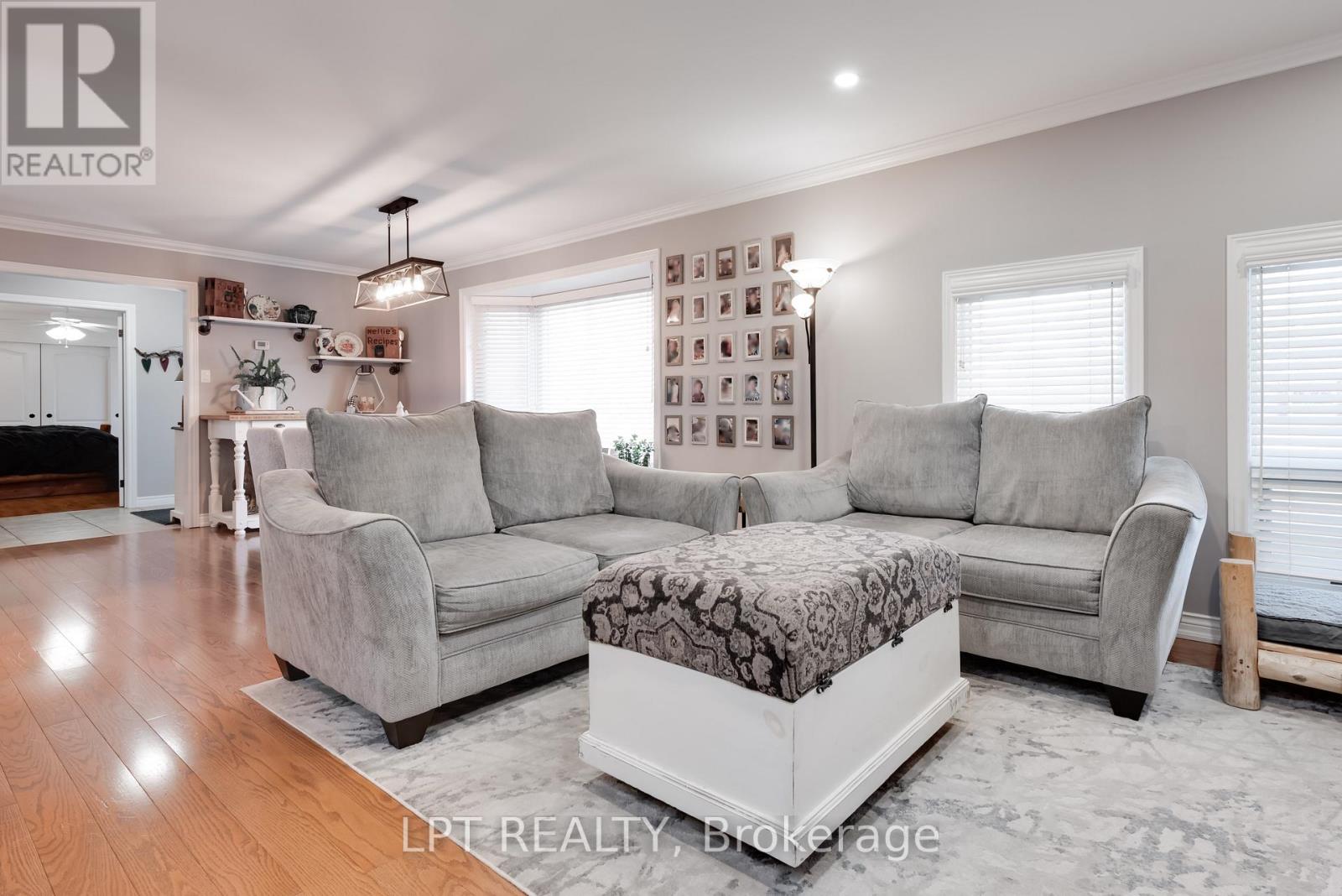 34 CEDAR CREEK ROAD - Photo 5 of 35, Springwater (Midhurst), Ontario