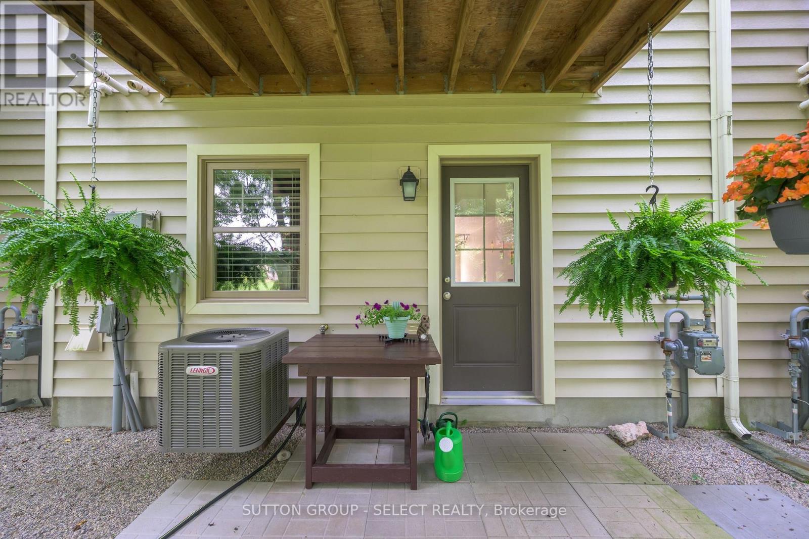 1040 Coronation Unit 43 photo 5