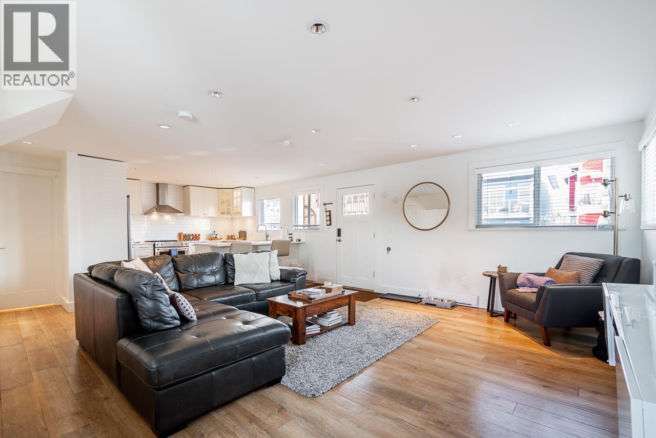 A015 415 ESPLANADE AVENUE, North Vancouver