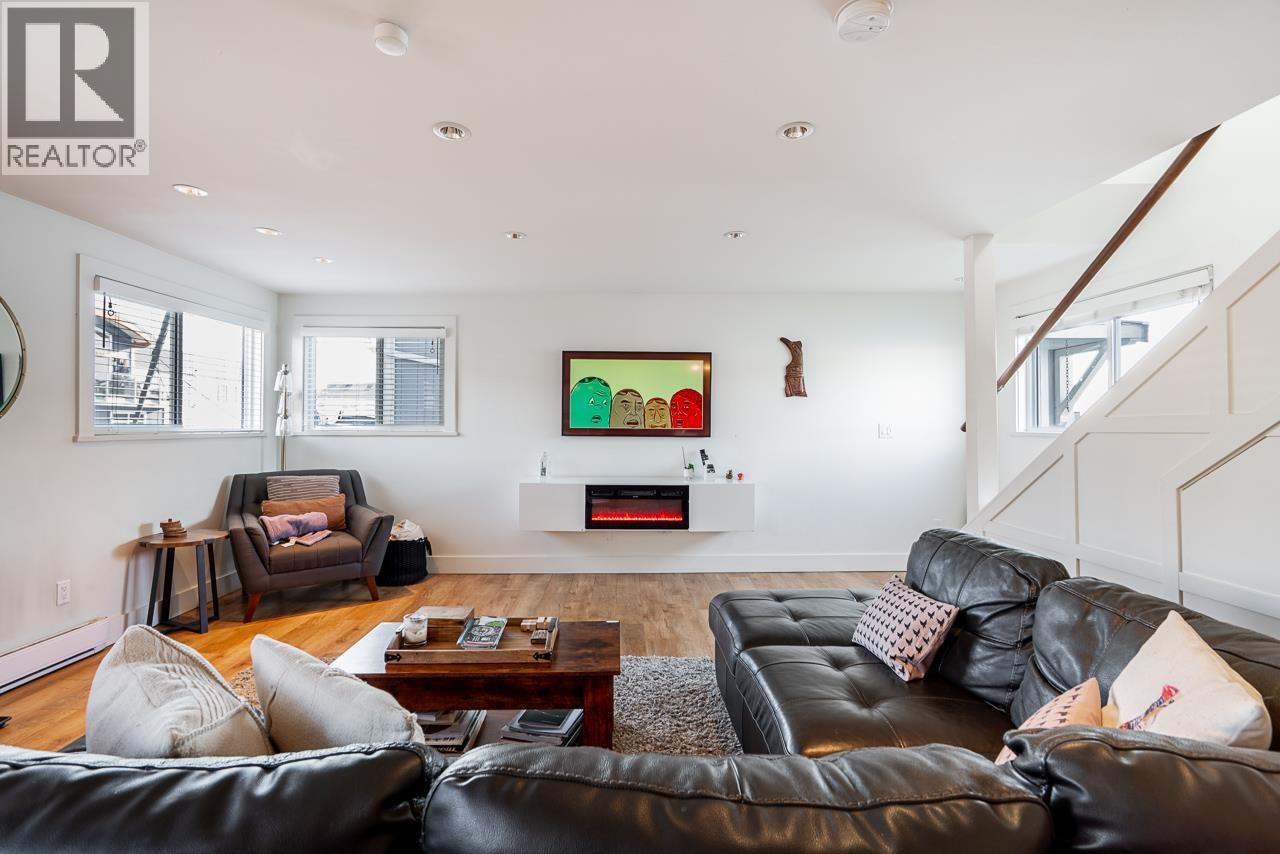 A015 415 ESPLANADE AVENUE, North Vancouver