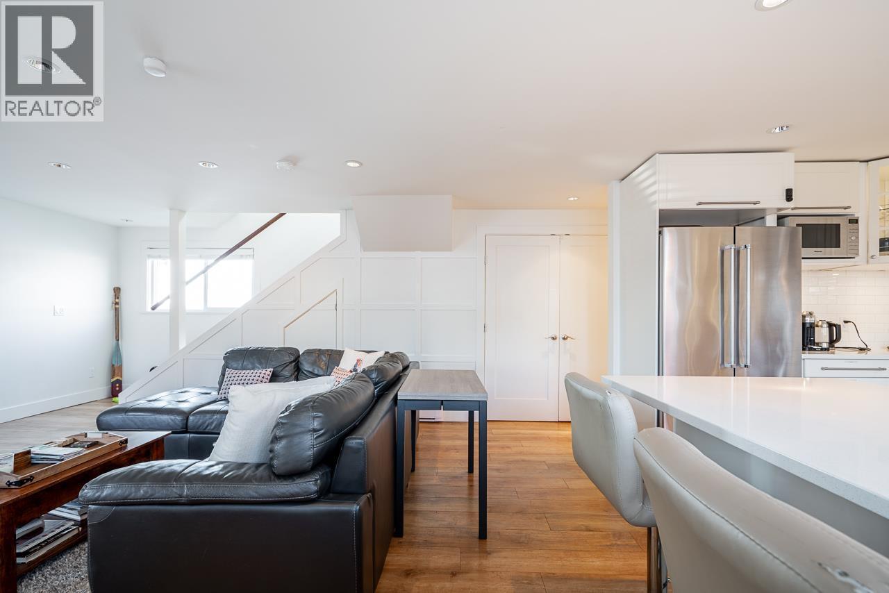 A015 415 ESPLANADE AVENUE, North Vancouver