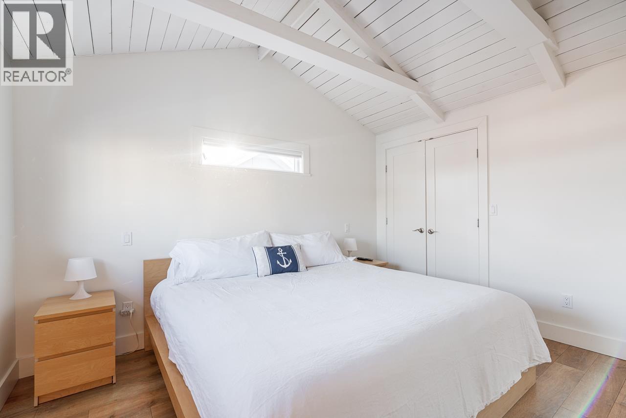A015 415 ESPLANADE AVENUE, North Vancouver