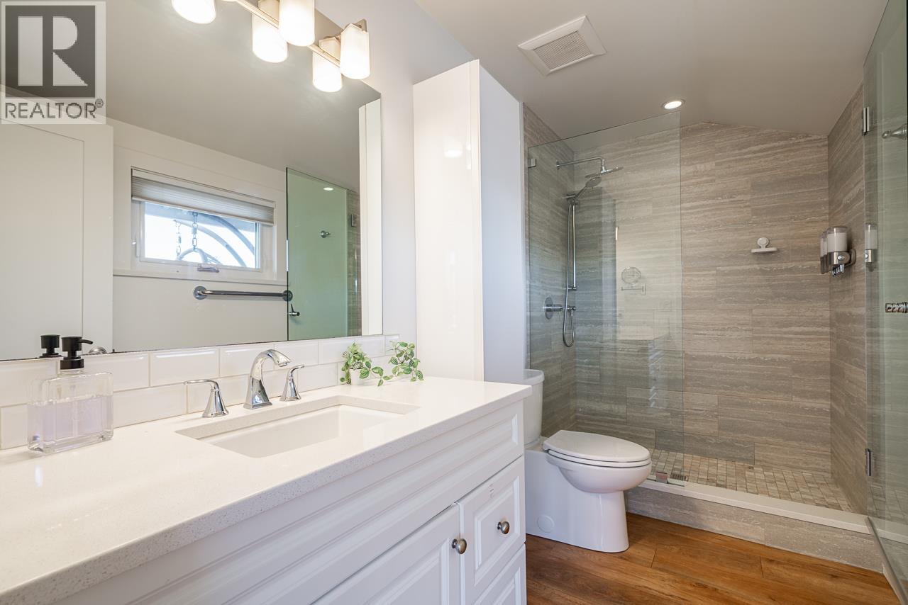 A015 415 ESPLANADE AVENUE, North Vancouver