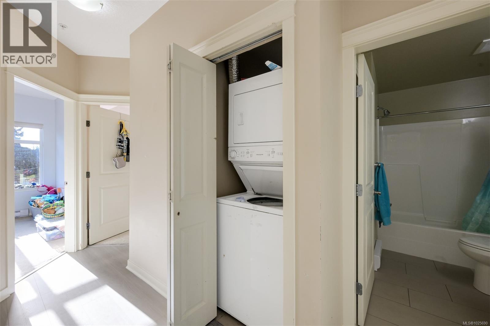 305 2220 Sooke Road, Colwood