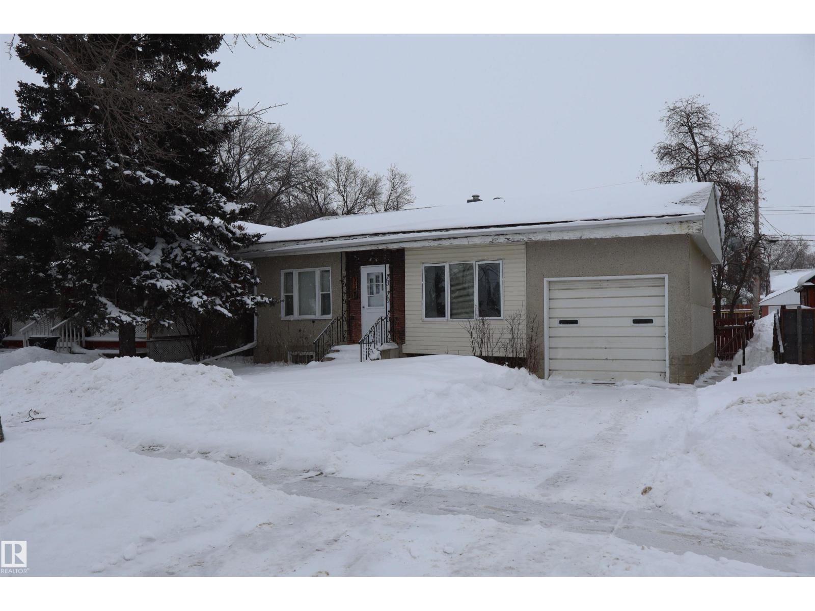 5109 55 ST - Photo 2 of 32, Barrhead, Alberta