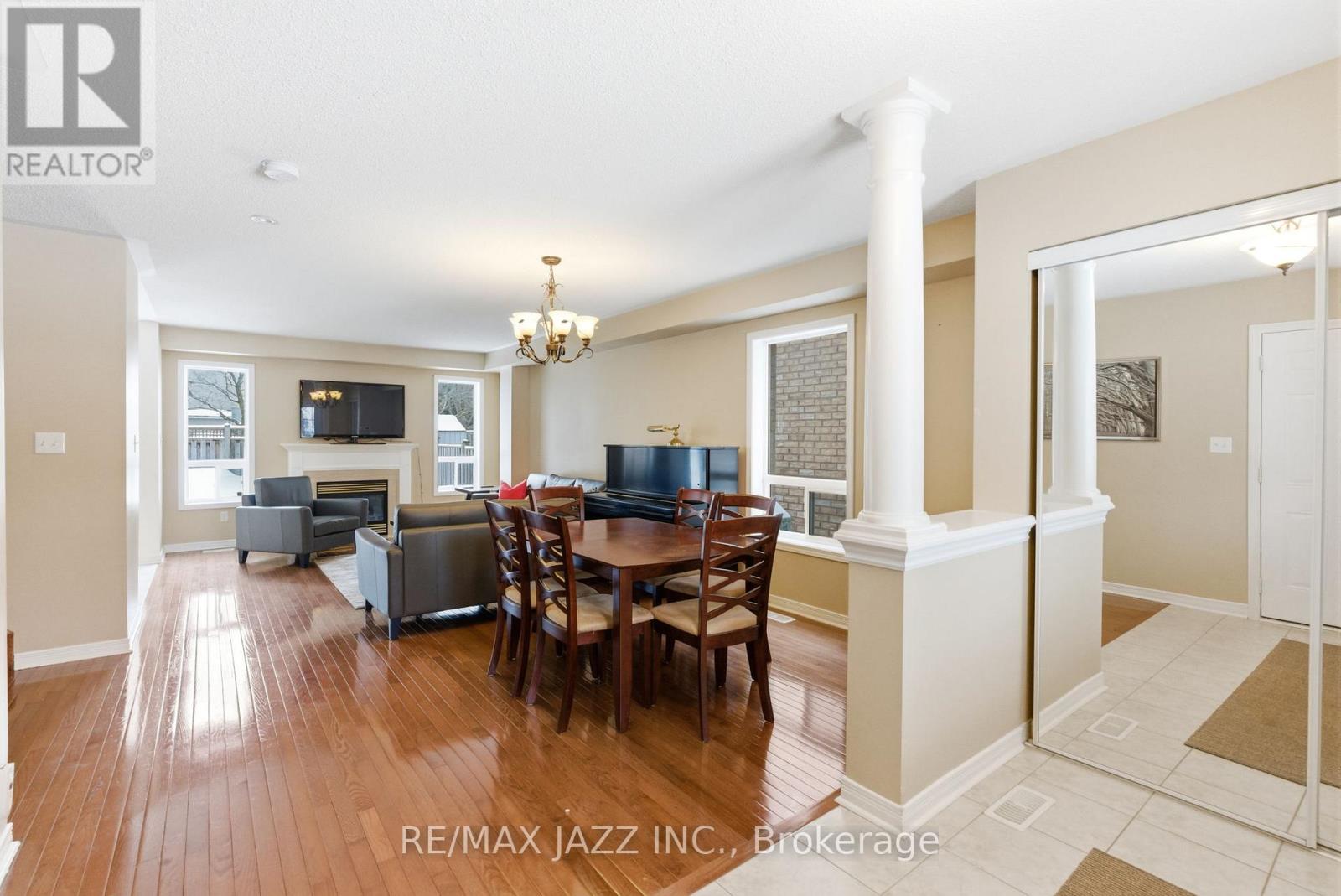 42 RUSSELL BARTON LANE - Photo 5 of 48, Uxbridge, Ontario