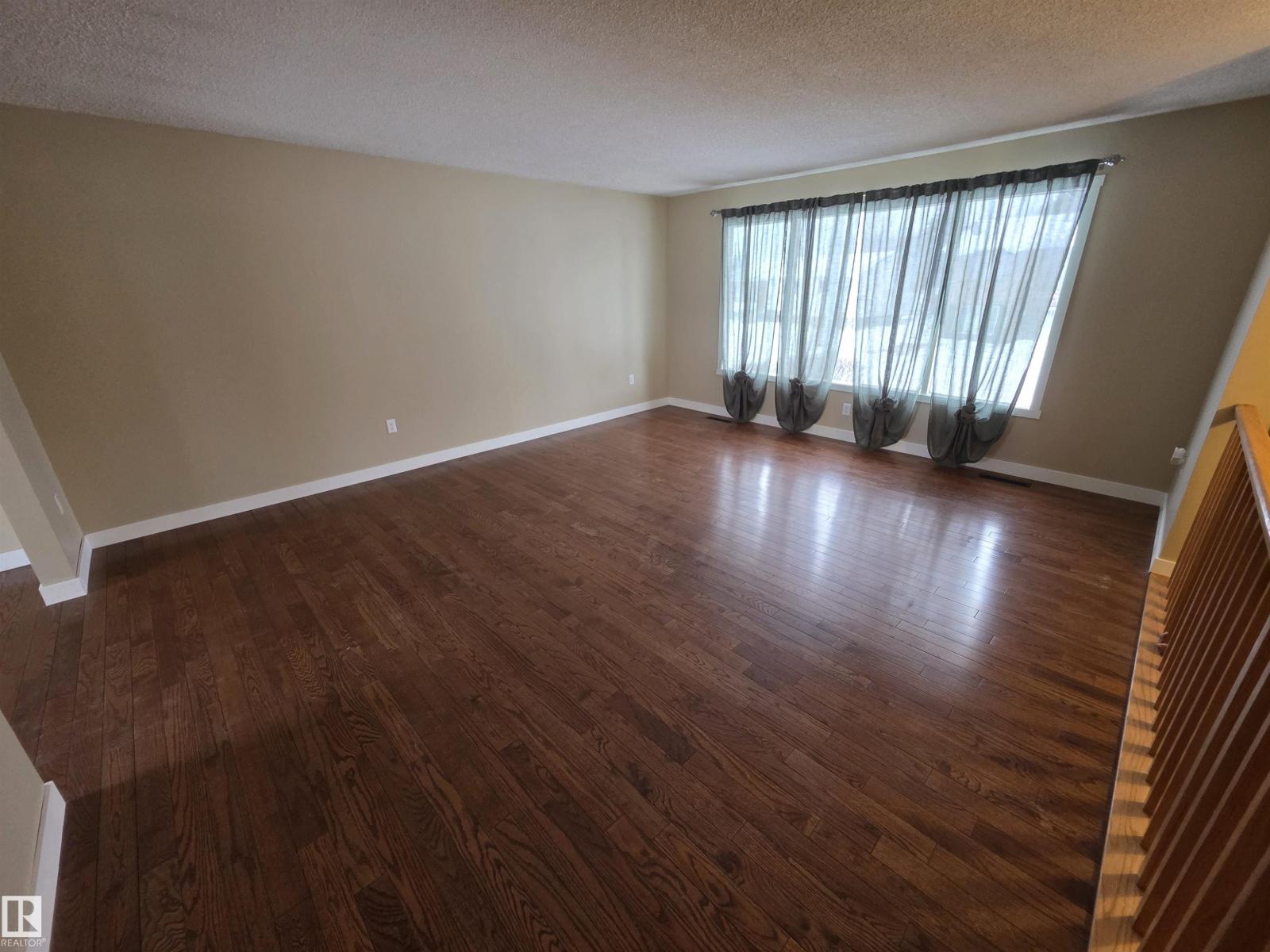 5213 46 AV - Photo 2 of 17, Drayton Valley, Alberta