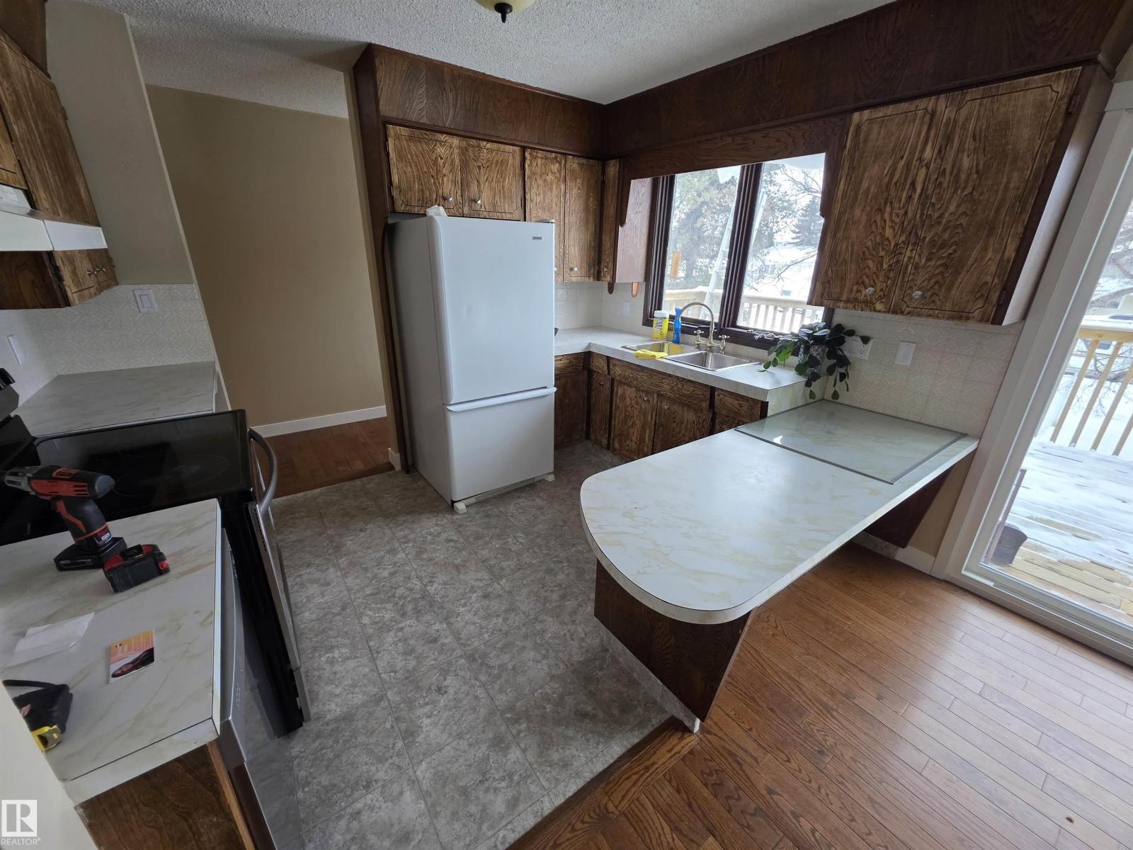 5213 46 AV - Photo 5 of 17, Drayton Valley, Alberta