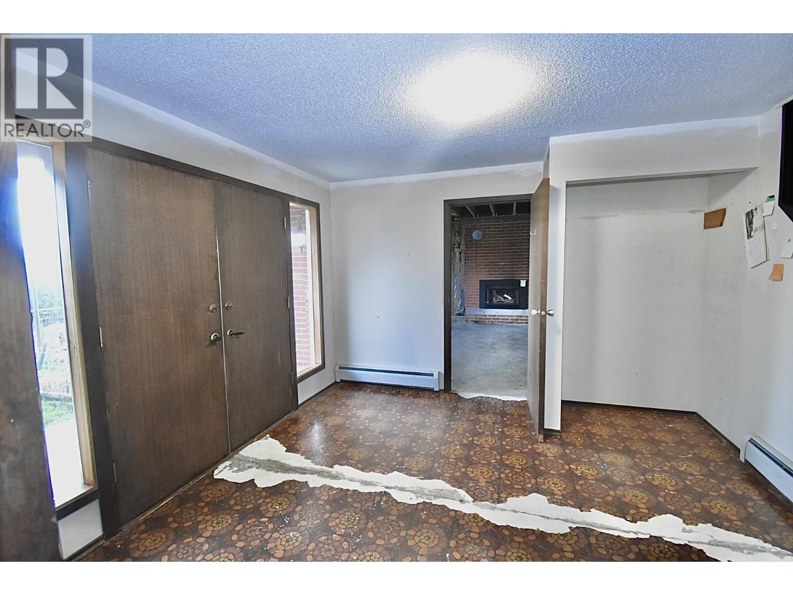 631 WYNGAERT ROAD, Gibsons