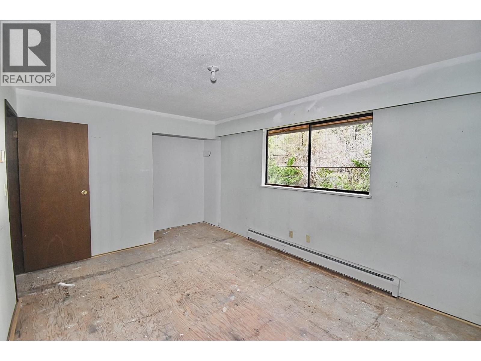 631 WYNGAERT ROAD, Gibsons